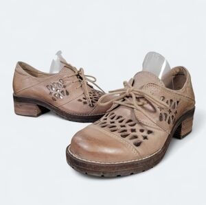 Dromedaris Women's Cut Out Leather Loafers Size 37 Lace Up